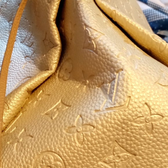 Louis Vuitton Handbags - Louis Vuitton Gold Women's Bag
